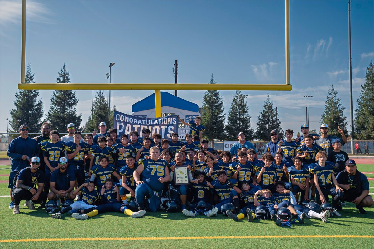 CoachNainoa's tweet photo. Thomas Jefferson Middle School 7th grade CVAL undefeated 2023 CHAMPIONS! Future @MaderaCoyotes in the making! @PAGMETER @gabecamarillo_ https://t.co/SPKYGn3kxv