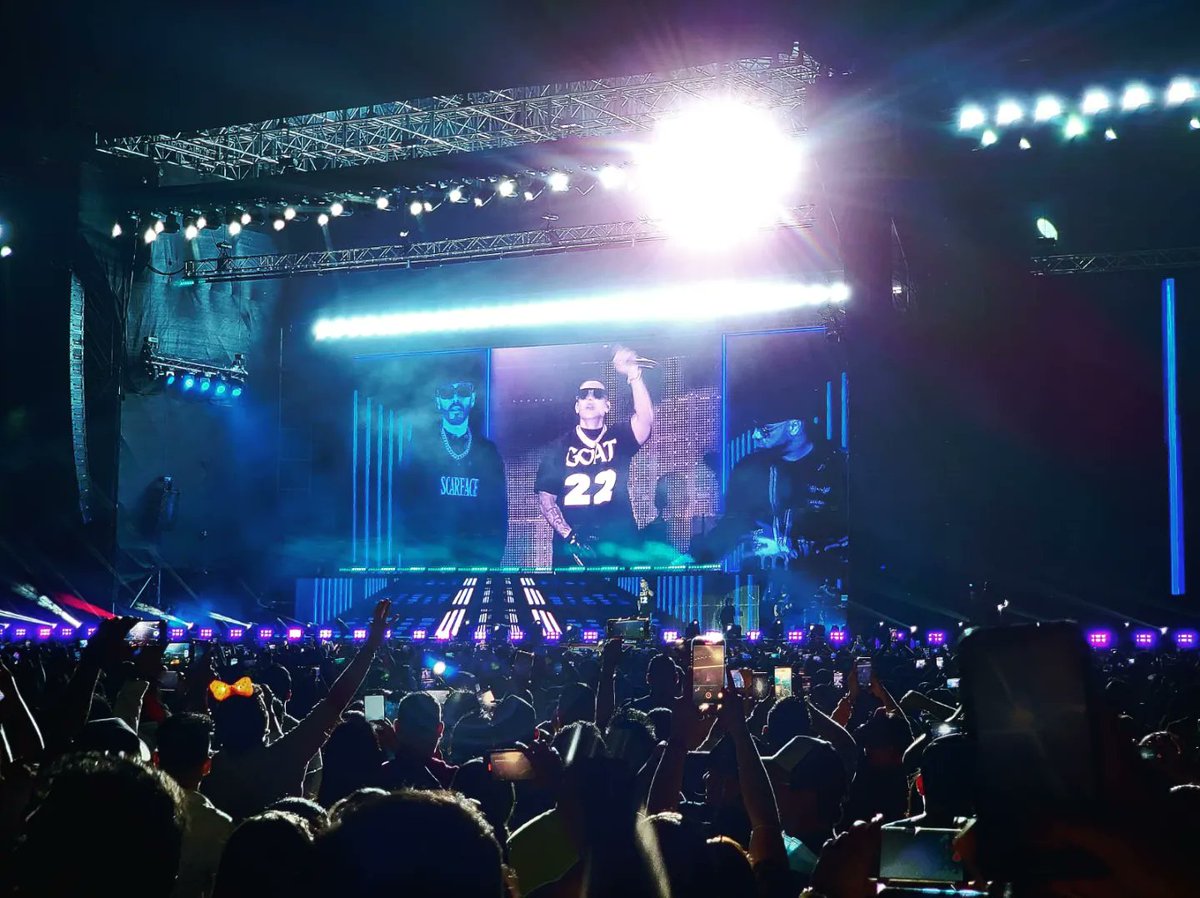PartySV_'s tweet photo. Hoy 05 de Noviembre se cumple un año que Daddy Yankee nos dió su último concierto en El Salvador antes de su retiro.
Podemos decir que ha sido hasta el momento, uno de los mejores conciertos que hemos disfrutado en el país y como no si él es "The Big boss" 🐐😎
#Partysv https://t.co/CN5UoFGT0H