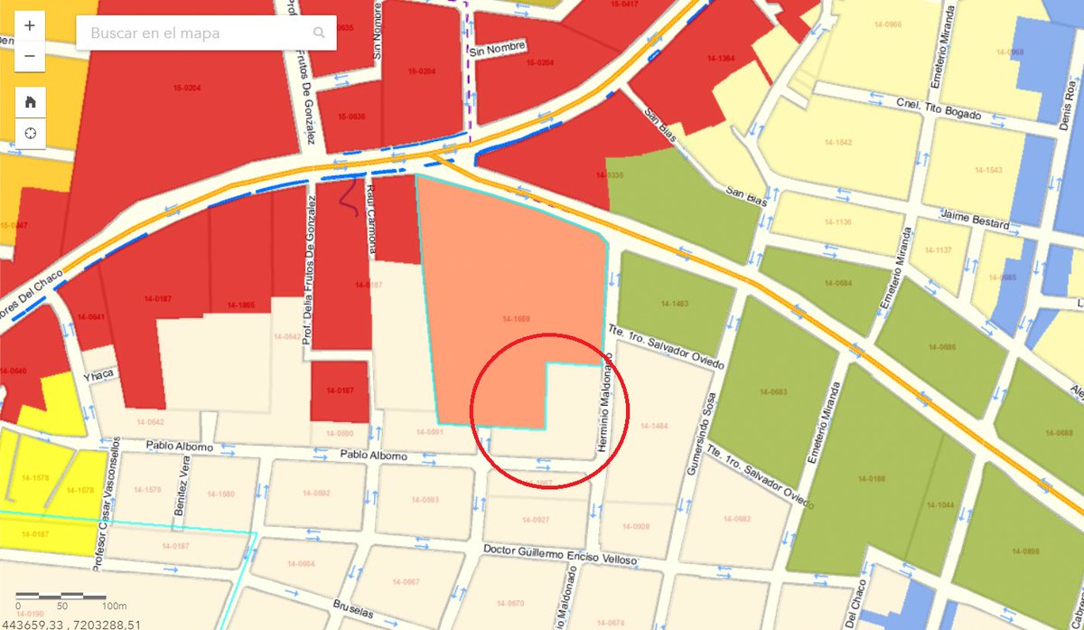 El terreno se encuentra sobre las calles Herminio Maldonado y Pablo Alborno, detrás mismo del <a href="/PaseoLaGaleria/">Paseo La Galería</a>, quienes son los mismos dueños. Según el Plan Regulador, la zona es AR1A (Área Residencial de Baja Densidad) lo que permite la construcción de 3 pisos más Planta Baja