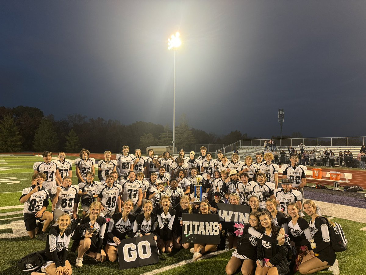 Congrats to our @TsmsFball and Cheerleading on a great night!! Shoutout to the parents and fans that came out to support these young people! @TroySouthMiddle #AllIn #TitanFamily #Proud2br3