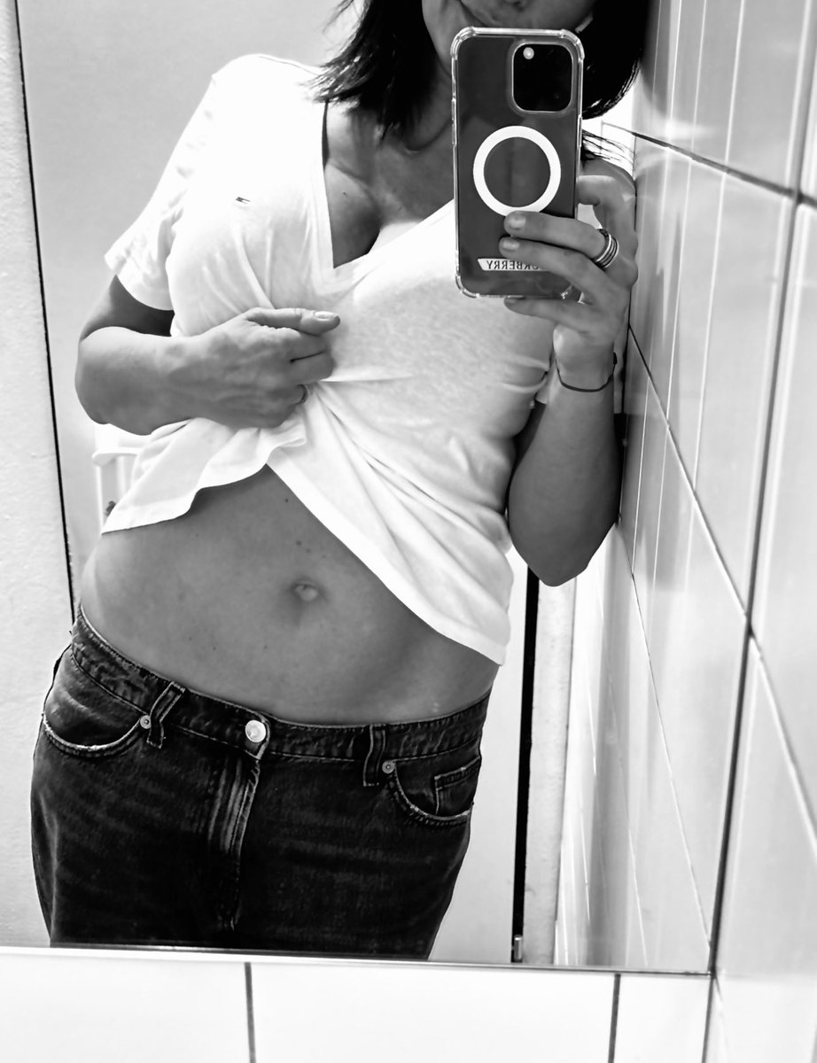 Paula44212447's tweet image. Aby tu nebyly stále jen ty párky...

#jentak #záchodovka #výtahnemáme  #oblečenáneoblečená #vždyneučesaná #pondělí