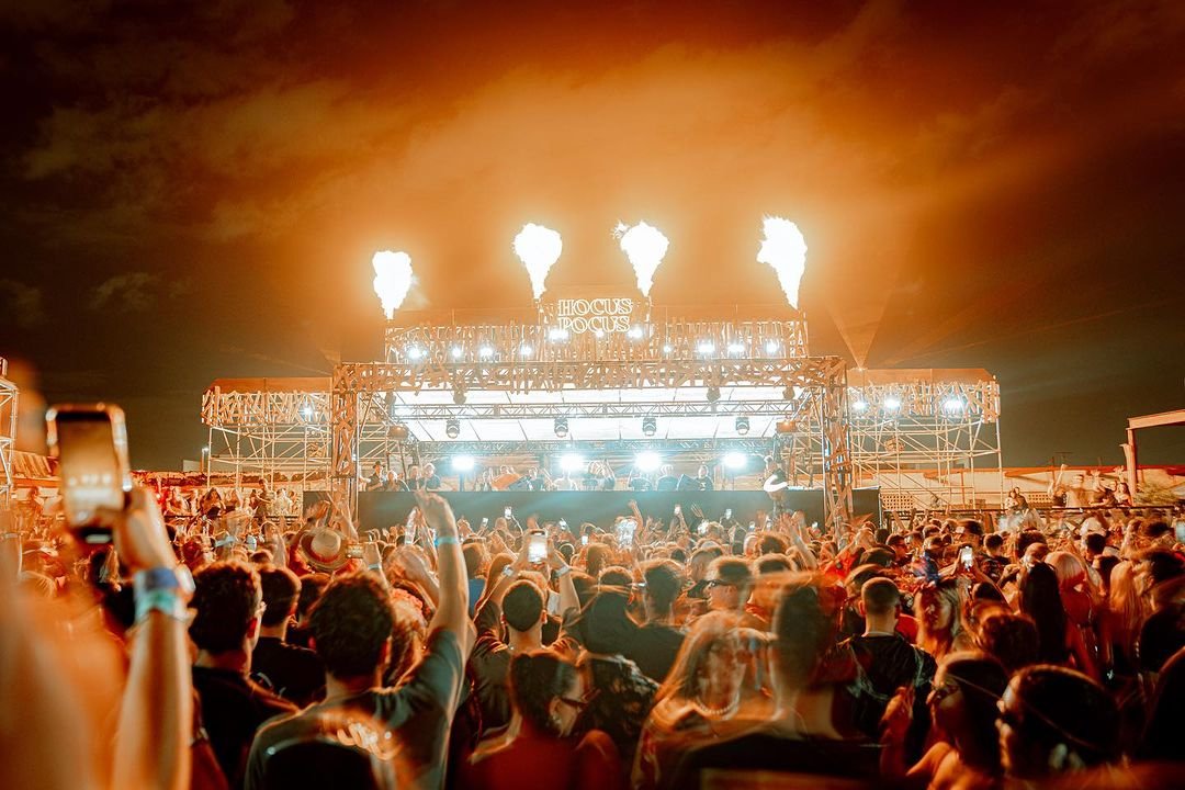 Our flat deck looking spooktacular at Hocus Pocus Miami last weekend which featured performances from artists like Maceo Plex and Loco Dice! 

Contact our team today at bit.ly/mountain-produ… for all staging queries. 

#LiveEvents #Staging #Rigging #Halloween #HocusPocus