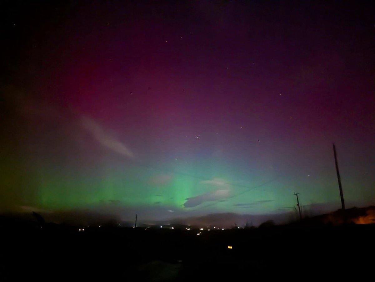 Northern Lights + 2 shooting stars in Castlewellan 😮😮😮 @bbcniweather @visitmourne @DiscoverNI @Mournelive @wearetrekni