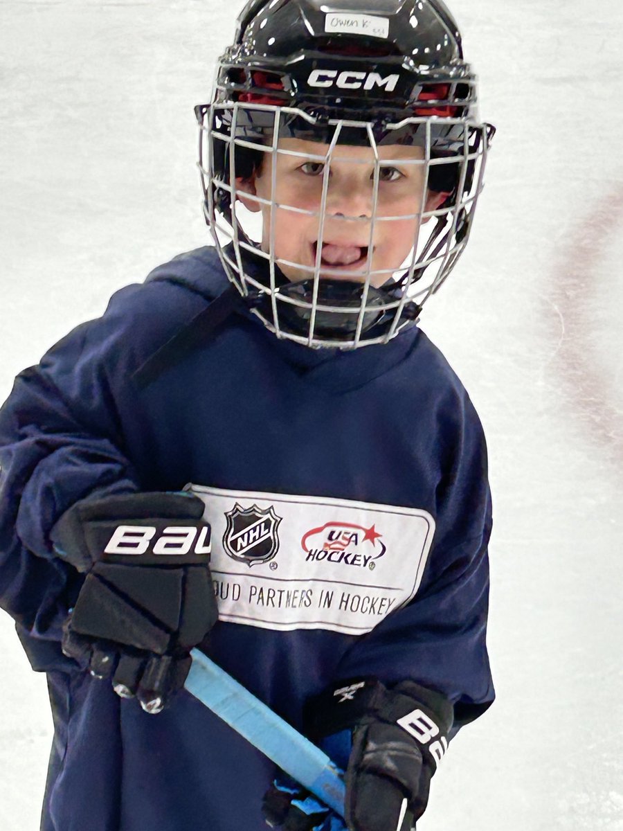 skaters1's tweet image. So much fun at our try hockey for free ⁦@GrandRapidsAHA⁩ ⁦@usahockey⁩ #THFF ⁦@MAHA_Hockey⁩