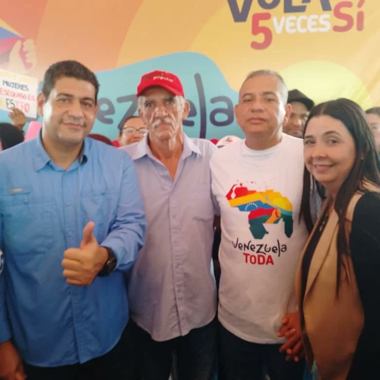 Nuestro Sec. Gral. #Tupamaro del Edo. Bolívar, Rafael Peña, desde el Mpio. Caroní en el acto de Instalación y juramentación del Comando de Campaña #VenezuelaToda asume responsabilidad por el GPPSB para el referendo consultivo

#ElEsequiboEsNuestro 
#TupamaroApoyandoANicolas 🔴⚫