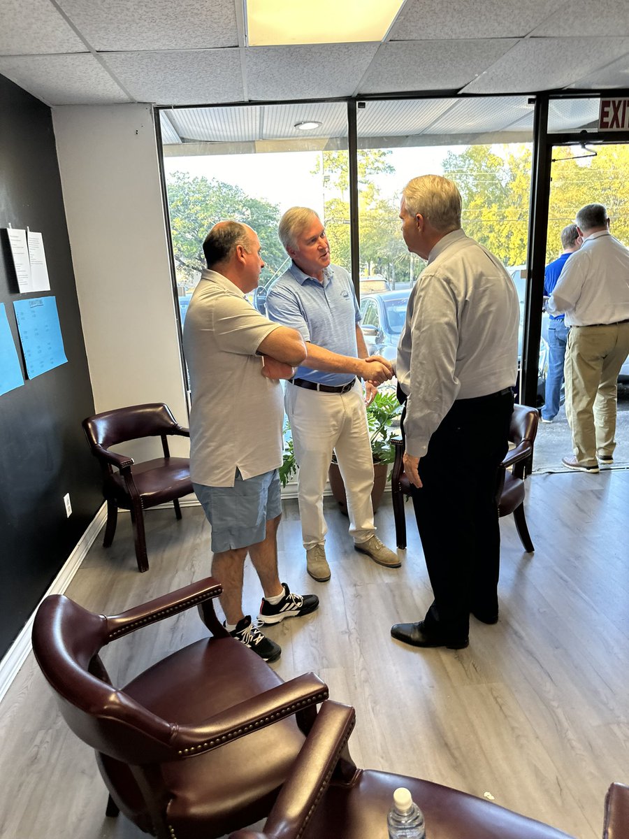 KatharineKurz's tweet image. .@BrandonPresley making stops in Jackson and Hattiesburg to personally thank the folks knocking on doors. 

“This race is tight as a tick, but we’re not leaving a stone unturned.” - straight from the man himself!! #MSGov