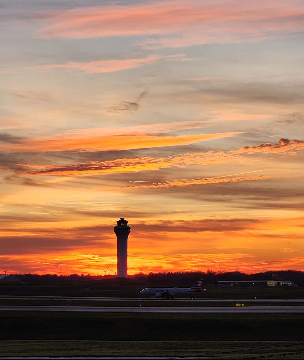 jen_johns's tweet photo. @spann @simpsonWVTM13 beautiful sunset @CVGairport viewing area, watching planes come and go! https://t.co/zCcoK1CrSK