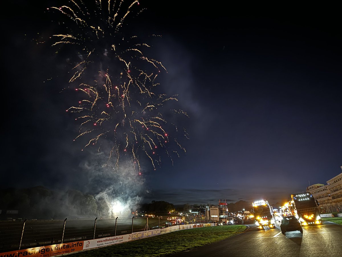 timpricebowen's tweet image. That’s a wrap for another season of #marshalling at @Brands_Hatch, ending with yet another awesome #fireworks display…. Roll on next season!