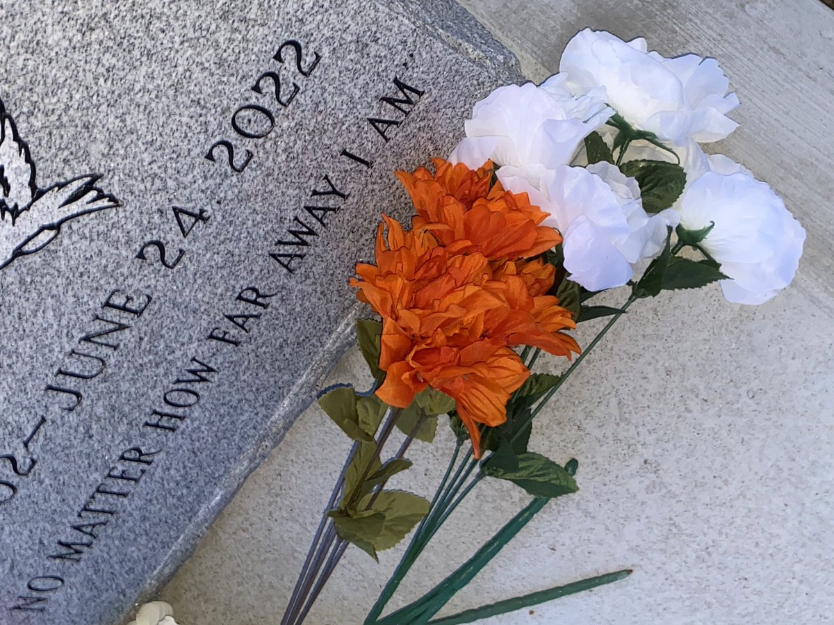 New flowers for the holidays bubba. 🥹😍  I miss you dearly. #longliverisk 🤍