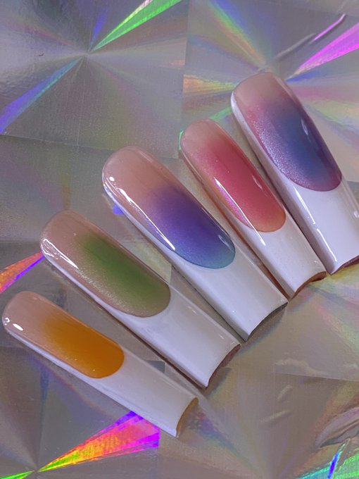 Reverse rainbow French tip https://t.co/fmrjzvznik