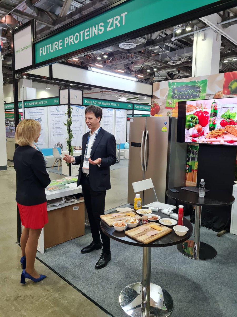 Last week w Agri-Food Tech Asia, SWITCH & 🇪🇺🇸🇬 matchmaking innovation was in overdrive. Met Berta Szabó who explored opportunities for South-Transdanubian Engineering Cluster & I was happy to discover 🇭🇺Queen of Peas by Future Proteins which is a vegan's delight! #ECCPMatchmaking