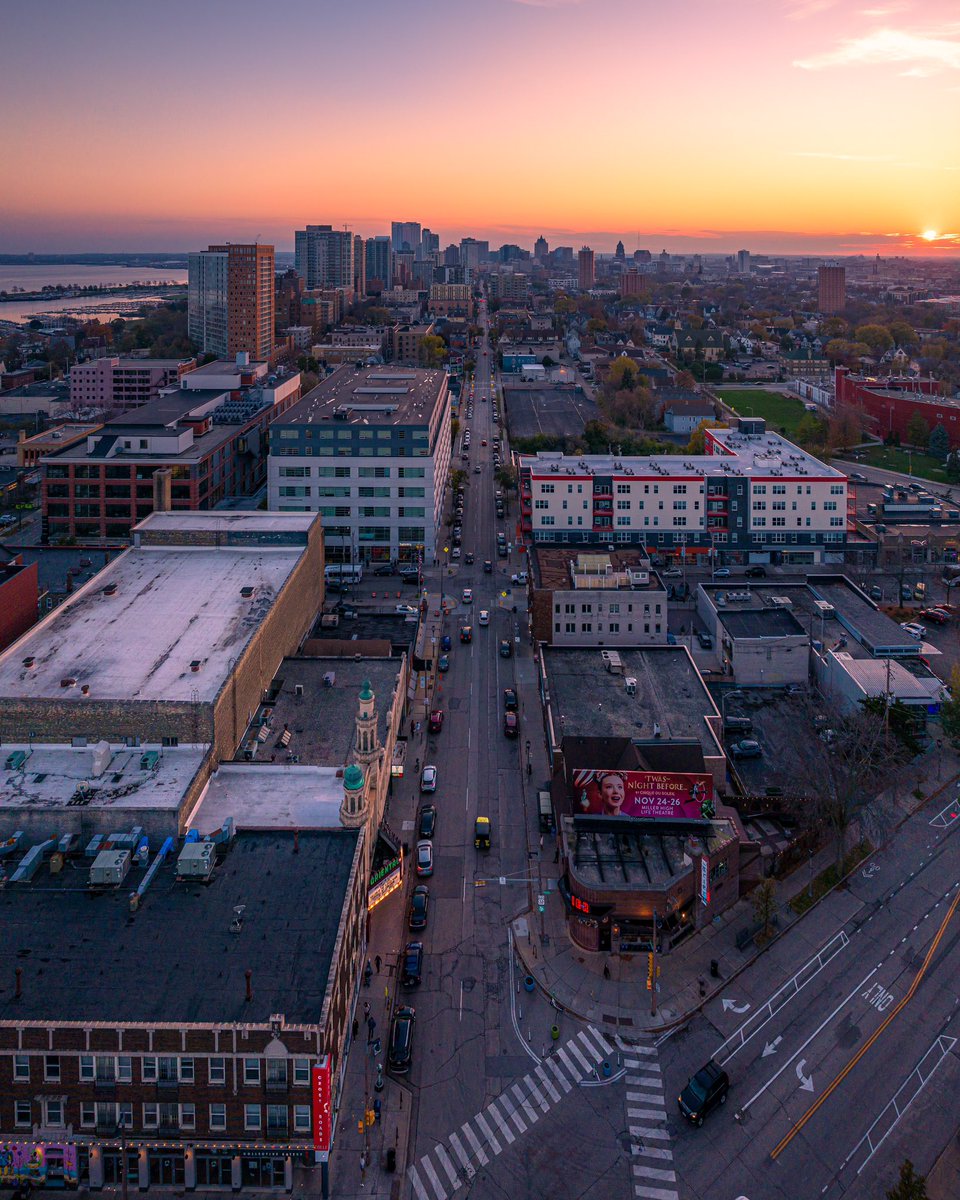 natevomhof's tweet photo. Milwaukee’s fashionable Upper Eastside. https://t.co/GdlpwWyMPS