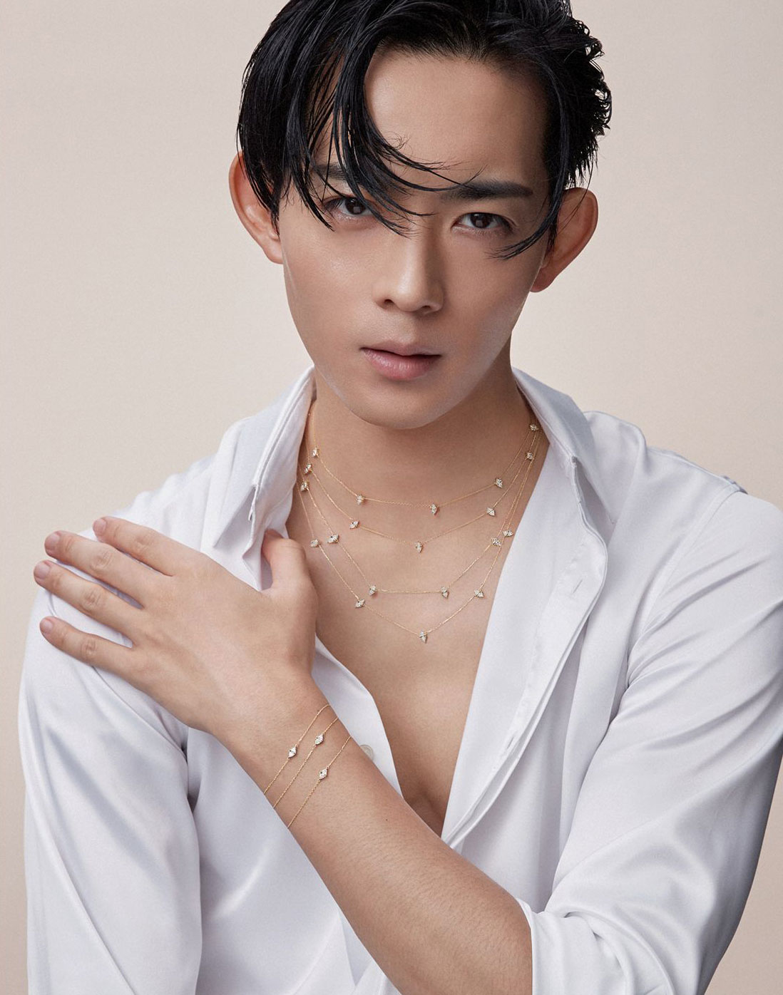 VOGUE JAPAN on X: 「きっとセンスのあるプレゼントをすると思います」 俳優・竜星涼の誰かのためのジュエリー選び  t.coTCbfxnWXpK #PR t.coqxvZuxurW7  X