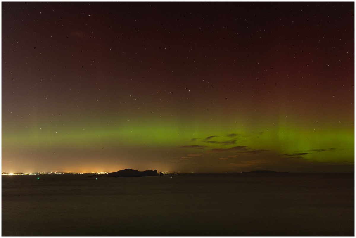Irelandwildland's tweet photo. Northern Lights over Irelands Eye, Co Dublin

A spectacular light display over the Irish Sea at Howth earlier tonight!

#northernlights #aurora #Auroraborealis @MetEireann #howth #lovedublin #irishweather #weather @CarlowWeather https://t.co/4hOs4Ljr1K