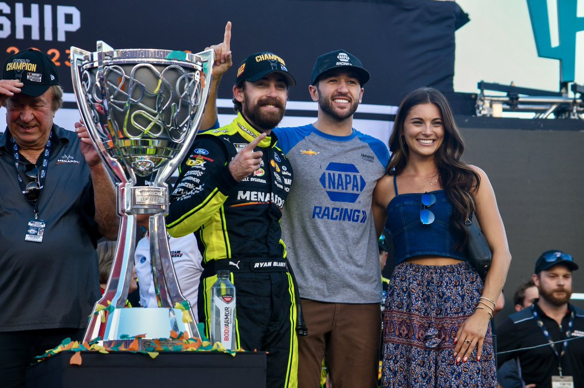 Team_Penske's tweet photo. Friends and champions.

@Blaney 🤝 @chaseelliott https://t.co/YA28Z4Ely3