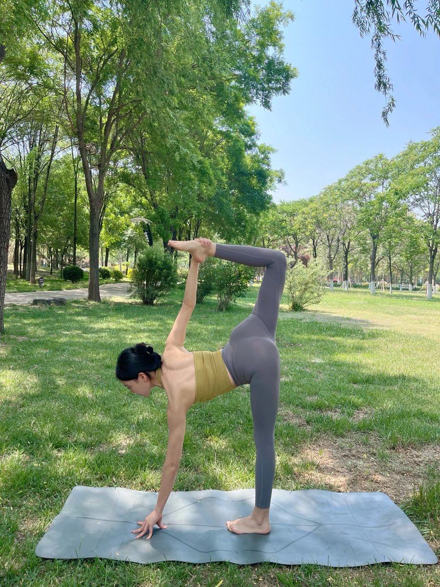 arrapot18's tweet image. There must be some hobby to support the tiredness and triviality of life, such as yoga, which fills your life with anticipation and joy, and heals your heart with it #yoga #outdoors