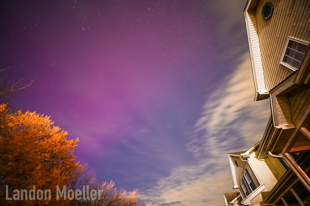 landon_wx's tweet photo. I cannot believe this just happened directly overhead in DeKalb, IL!! 5:55pm CST @NWSChicago @TamithaSkov @spacewxwatch https://t.co/5sEqxUEg16