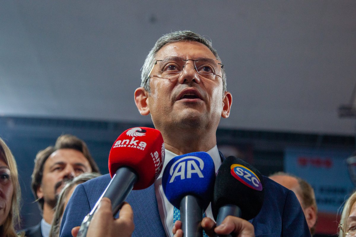 38'inci Olağan Kurultayımızda Parti Meclisi ve Yüksek Disiplin Kurulu için oyumu kullandım.

Cumhuriyet Halk Partisi'ndeki parti içi demokrasinin Türkiye'ye örnek olmasını diliyorum.

Demokrasi şölenimize katkı sağlayanlara teşekkür ediyorum. İyi ki CHP var, iyi ki demokrasi var.