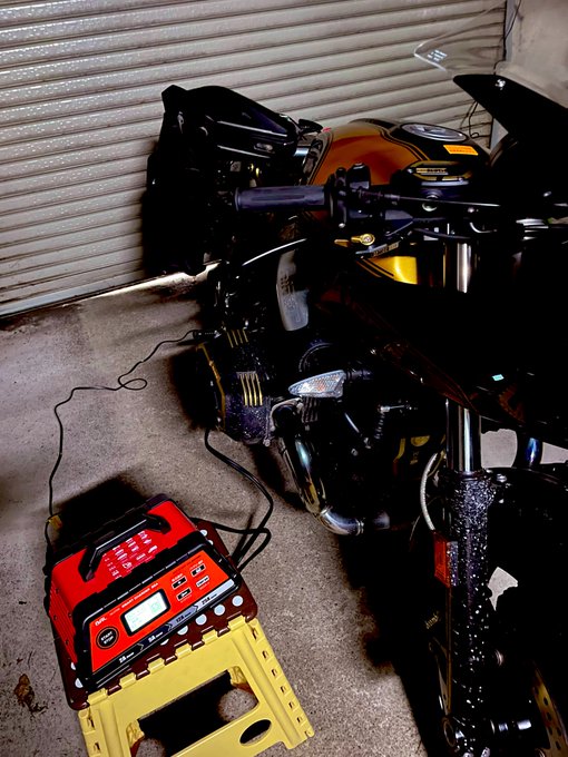 バッテリー上げちゃった!
たはは

おかげでチャージャーの使い方と繋ぐとこ勉強出来ちゃった! 