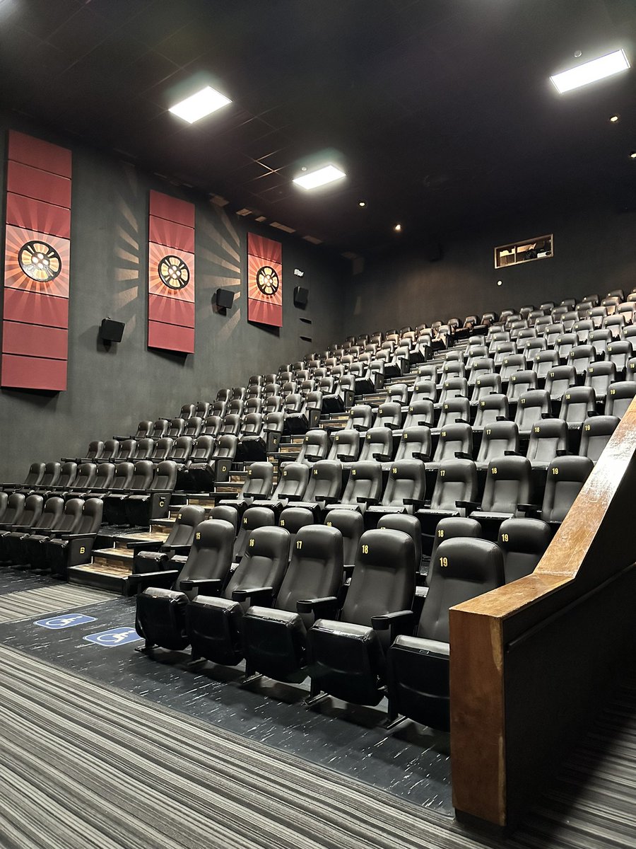 CinesUnidos's tweet image. Te acabas de encontrar con la sala de cine de la suerte ☘️🎬

Si das likes o haces repost, pronto recibirás una invitación a ese estreno que estás esperando