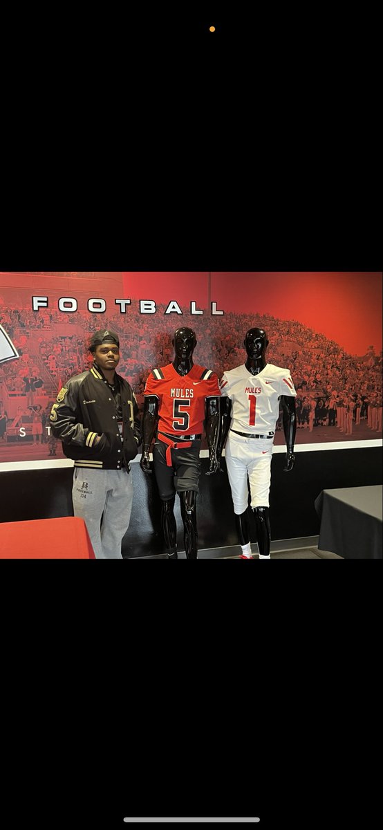 donavin70563573's tweet photo. I want to thank @JonesgGreg @coachBKSmith for inviting me down to watch you guys win the MIAA championship, had a great time and can’t wait to be back!! https://t.co/BW3CwCL0Vc