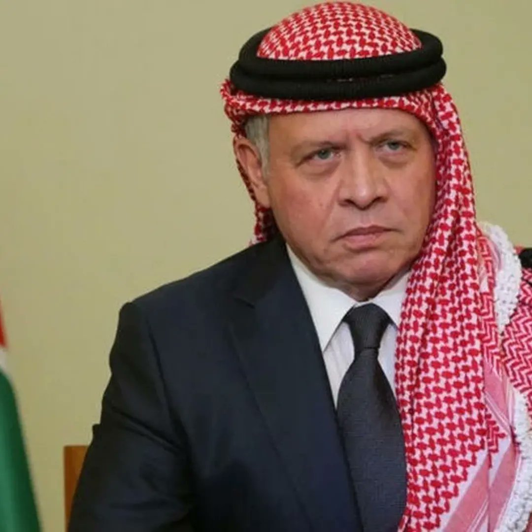 لأول مرة منذ أكثر من 20 عاماً "طائرة عربية تقوم بعملية إنزال فوق سماء غزة".
"أكد مُراسل صفحة و حساب و قناة غزة الان بأن الأردن ينجح لأول مرة في إختراق أجواء غزة ويتمكن من إسقاط صناديق تحمل على متنها مُساعدات طبيبة إلى المستشفى الميداني الأردني", وهو ما أعلن عنه العاهل الأردني🇯🇴🇵🇸