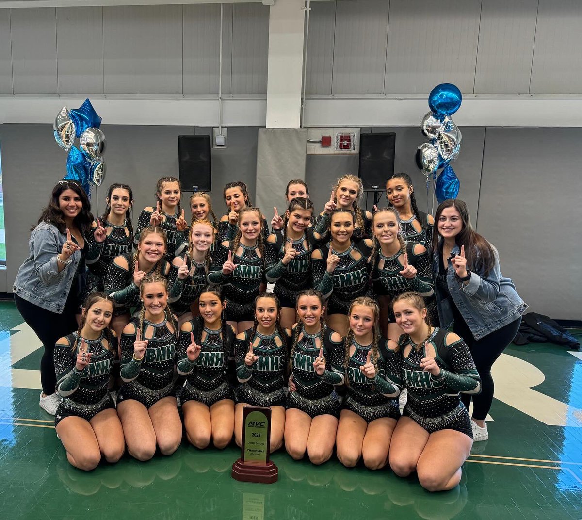 BMHSVC22's tweet image. First place and Grand Champions of the MVC for BMHSVC and First Place of the MVC for JV! Next stop, North Regional Championship! Welcome to the JUNGLE! 💚🐾 #ClawsOut @BMHS_Athletics