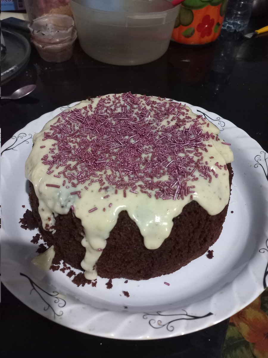 Myozinha_'s tweet photo. Sdds seguimores, seguem a foto do bolinho que eu fiz hj de sobremesa pro domingo:😘😘 https://t.co/wxVu71mWQ5