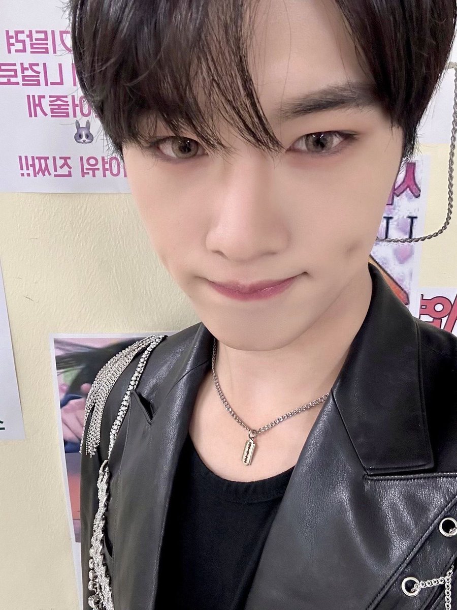 _2kie's tweet photo. refresh ur pinterest four times and save the seventh picture each time &amp; that’s ur aesthetic

listen i cannot make this up https://t.co/bFMSWHkmQS