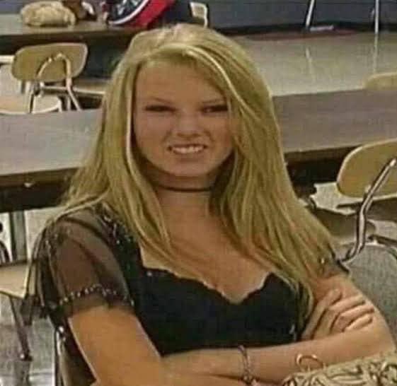 LaTayMexicana's tweet photo. Todos actuamos como si fuera una gran sorpresa que reputation es la siguiente regrabación. La inteligencia nos persigue, pero a veces los swifties somos más rápidos. https://t.co/l3Nkvxu40c