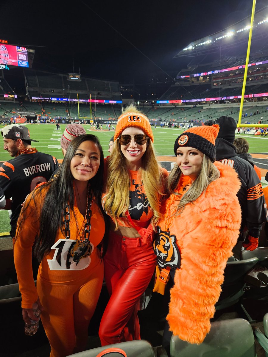 thewhobae's tweet image. Girl Gang #RuleTheJungle