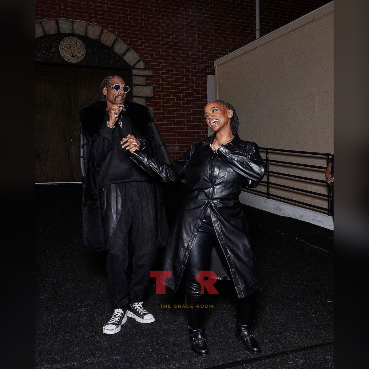 Aww! Snoop Dogg iced out his wife with matching his and hers crown rings for birthday ❤️! (Swipe) 📸: <a href="/jenjphoto/">Jennifer Johnson</a> <a href="/kamelbentot/">kamel bentot</a>