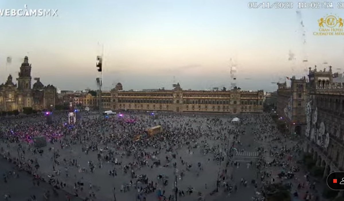 ⭕️⭕️Alrededor de 20,000 personas se han reunido esta tarde en el Zócalo de la CDMX en apoyo a Palestina‼️

Se pide un alto al fuego a 🇮🇱‼️

Detengan el Genocidio 

#StopGenocideInGaza #MexicoConPalestina