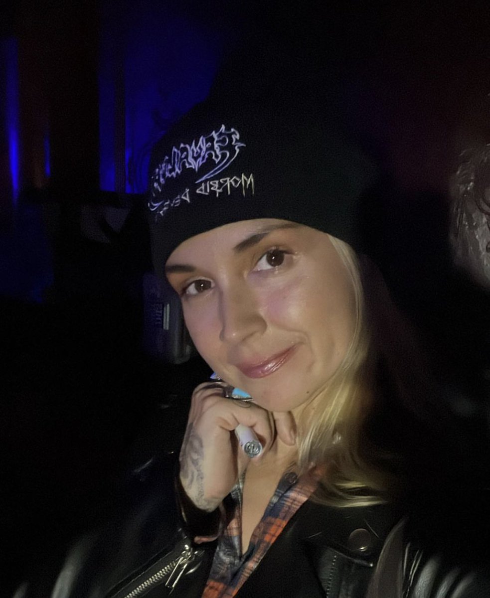 Grace45912's tweet image. I’m so heartbroken 💔 no one on here is real no love no care 😔😔😭