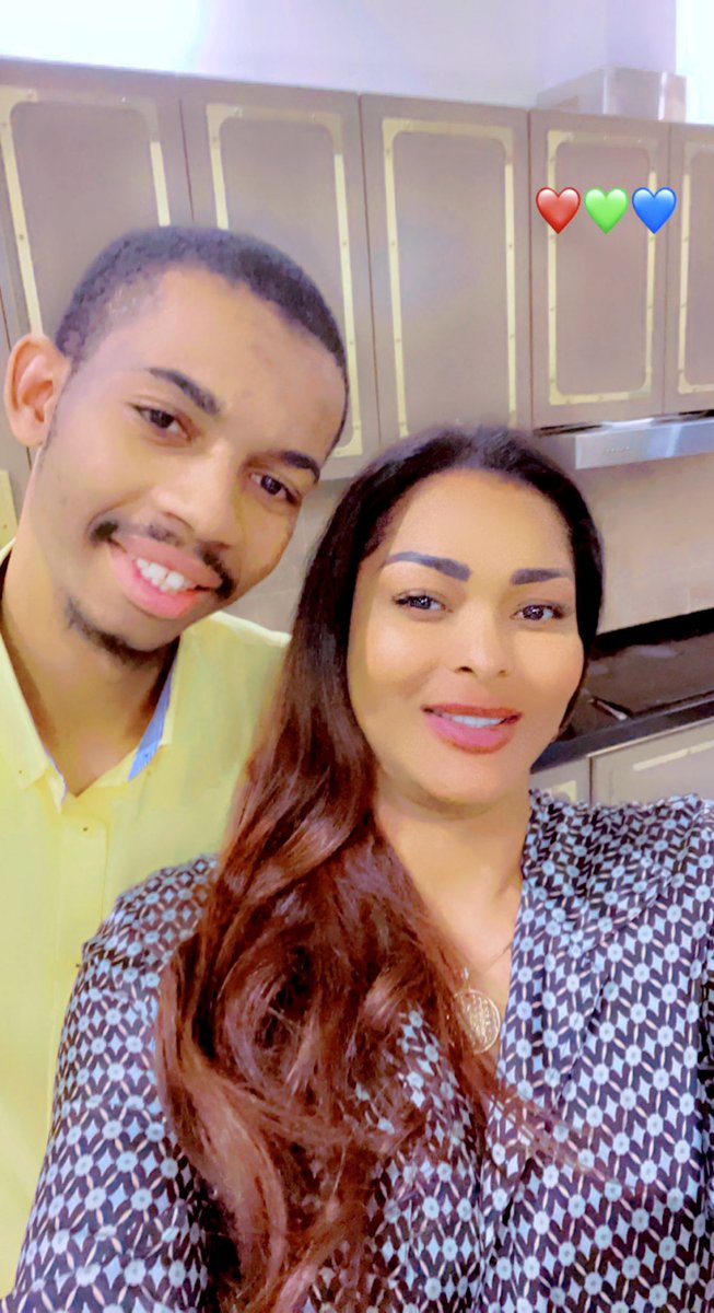 👑🎂🎊🎉Majestueux et somptueux anniversaire Maman👑❤️ <a href="/HamidaKamerhe/">HAMIDA CHATUR KAMERHE</a>