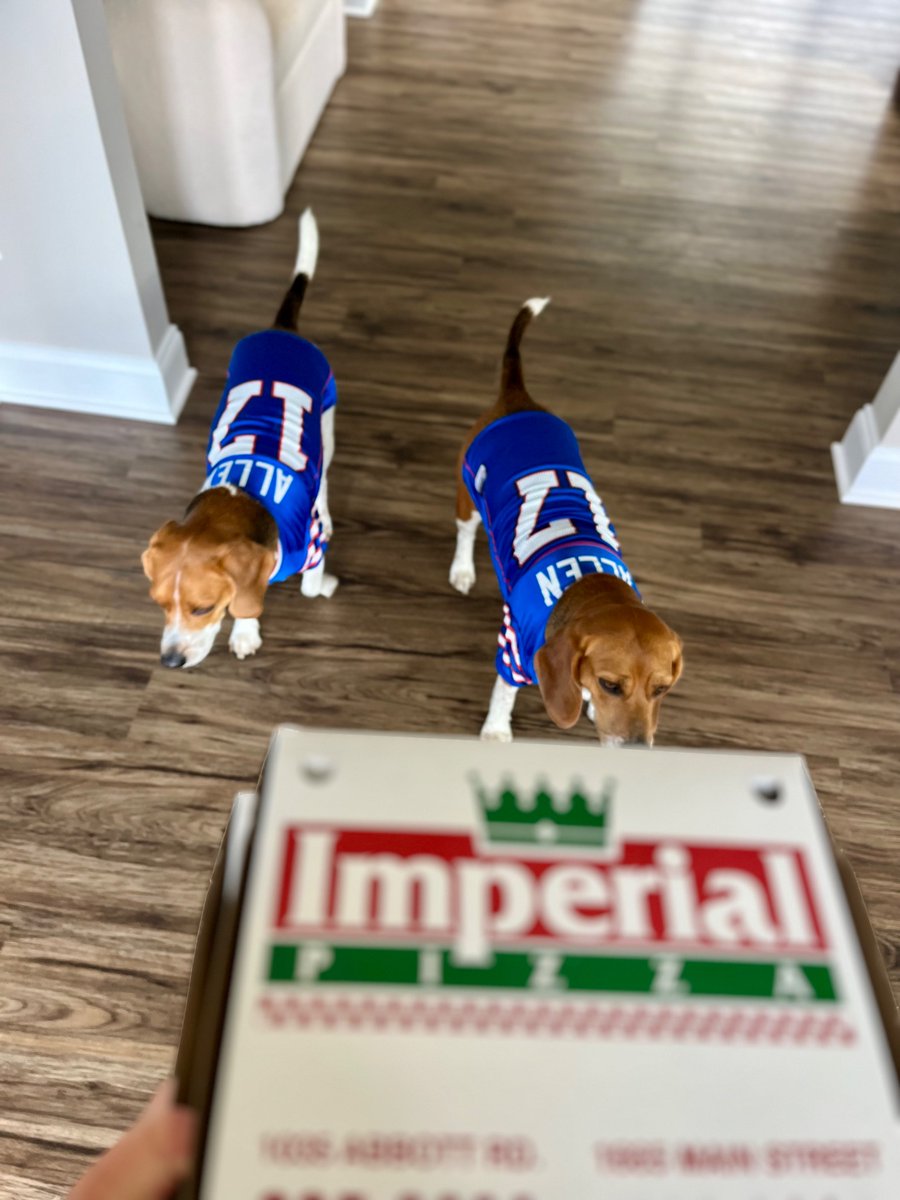 jennytherapy's tweet photo. we are ready for pizza &amp; Josh Allen 🏈 ❤️🍕

#GoBills #buffalobills https://t.co/qLDidAbL9G