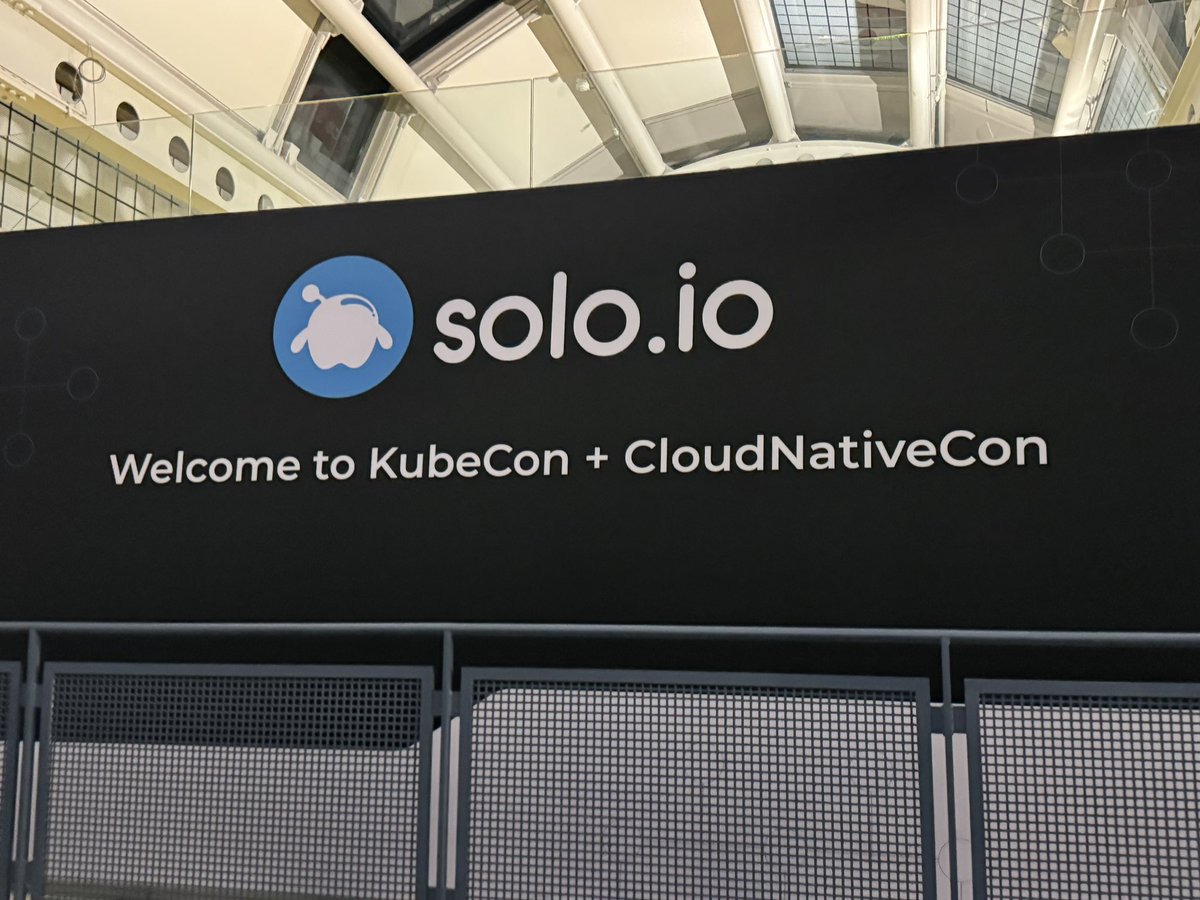 Thanks @soloio_inc for the welcome. One of my fav parts of KubeCon is the airport welcome signs.