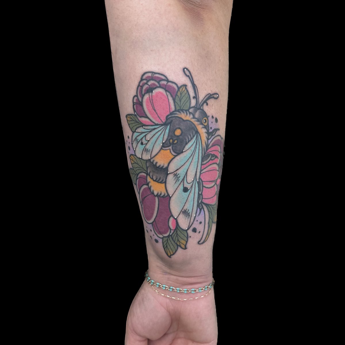 MarkedStudios's tweet photo. Travis loves tattooing critters 🐝

Created by @travdoesart

#beetattoo  #markedstudios #inkedbymarked #tattooredefined #neotraditional #neotraditionaltattoo #worldfamousink #neotradstyle #inkhealthaftercare #inkheath #vitalitree #vitalitreetattoo #neotraditionaltattooers #neotra https://t.co/732vk2gPNr