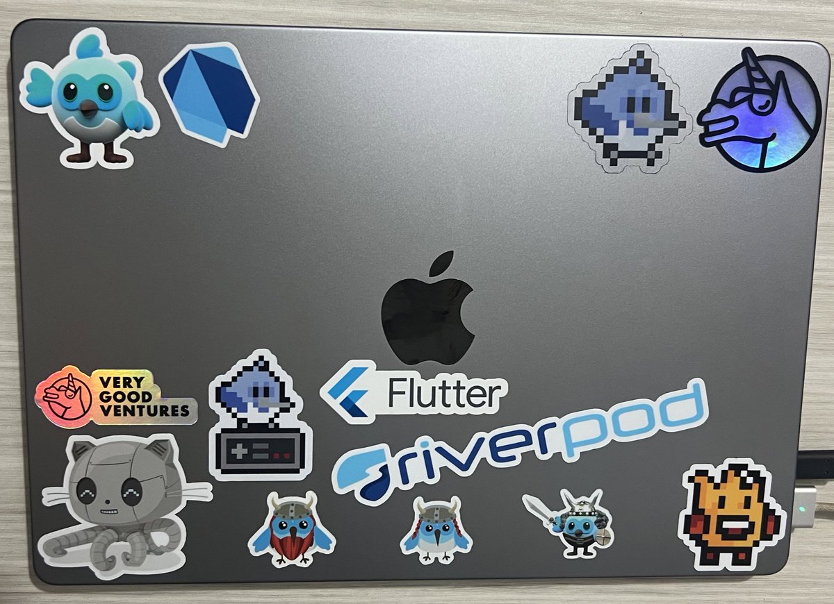 QRobert25's tweet image. Enjoying the #FlutterConfLatam gifts from @VGVentures & @invertaseio 🤭✌🏼