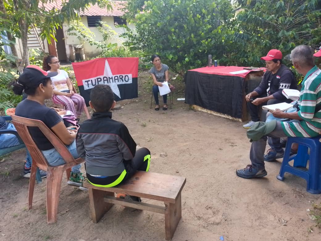 ' La Formación es una de las Herramientas para Lograr la Sociedad que Queremos.'

Desde el Mpio Casacoima se realizó círculo de estudio por parte del Vocero de Formación Yorvi Soto recargando que el Partido no es prevenda, es sacrificio.
#VivaLaNavidad
#ComunaYProduccion