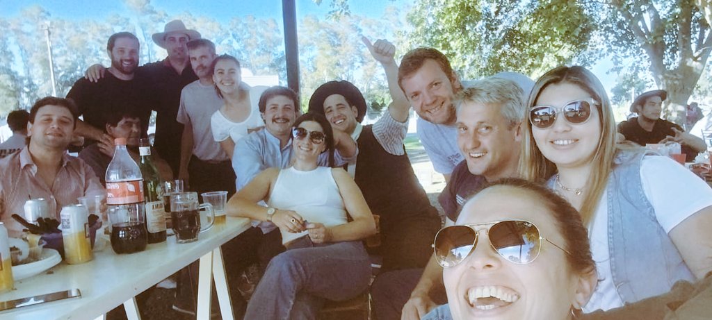 MiliCabanilla19's tweet photo. Se pikó la #RogFest #Sábado #SocRural
🎊🎉🎈🎆 https://t.co/rWtgAhEdkr