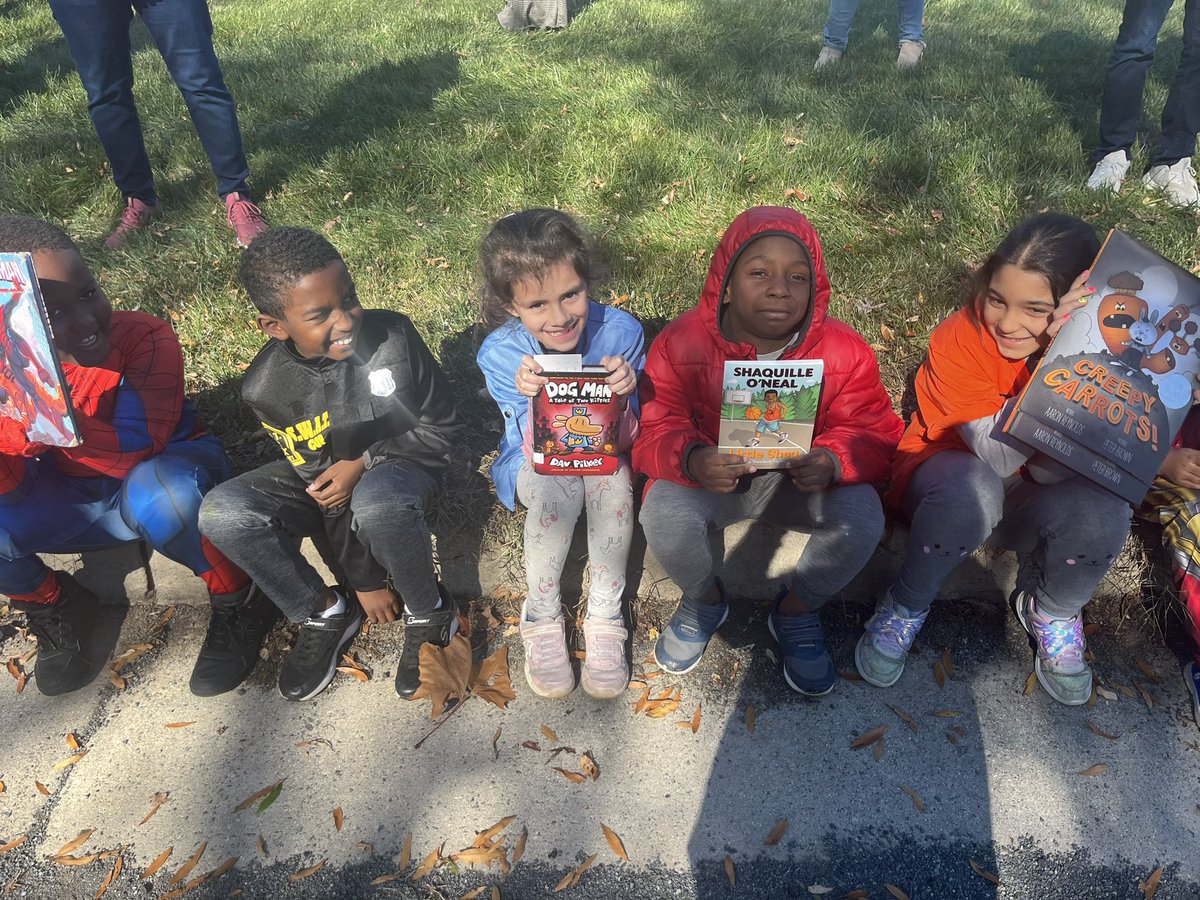 Kristin Callanan (@callanancrew) on Twitter photo Book Character Parade day fun! <a href="/RLCPrincipal/">Diane Insari</a> <a href="/RLC_Coyotes/">Rosa Lee Carter ES</a> Book Character Parade day fun! <a href="/RLCPrincipal/">Diane Insari</a> <a href="/RLC_Coyotes/">Rosa Lee Carter ES</a>
