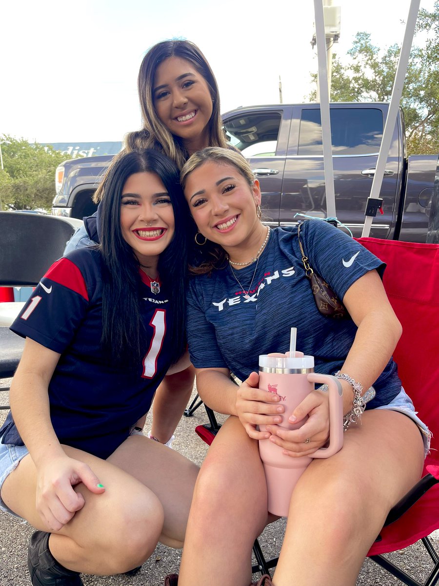 _melissagutz's tweet photo. Love you football!!!🏈 https://t.co/K7dLAWVhs8