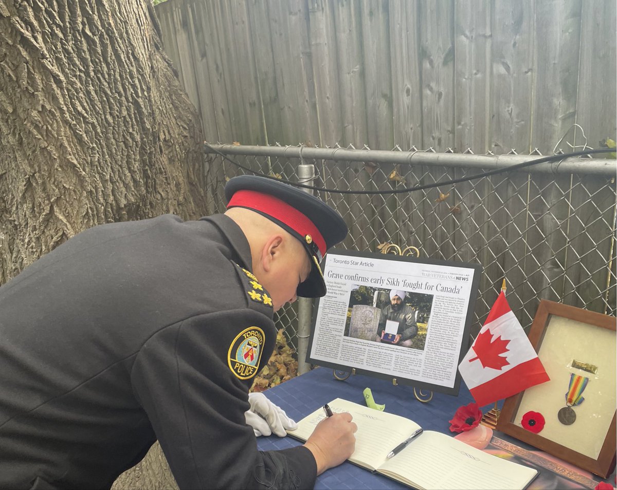TPSMyronDemkiw's tweet photo. During a special Sikh Remembrance Day Ceremony today, we honoured Private Buckam Singh, a Canadian Sikh soldier who paid the ultimate sacrifice during WWI. The importance of commemorating those who courageously fought for the freedoms we hold dear remains as crucial as ever. https://t.co/bqJzsKVeMF