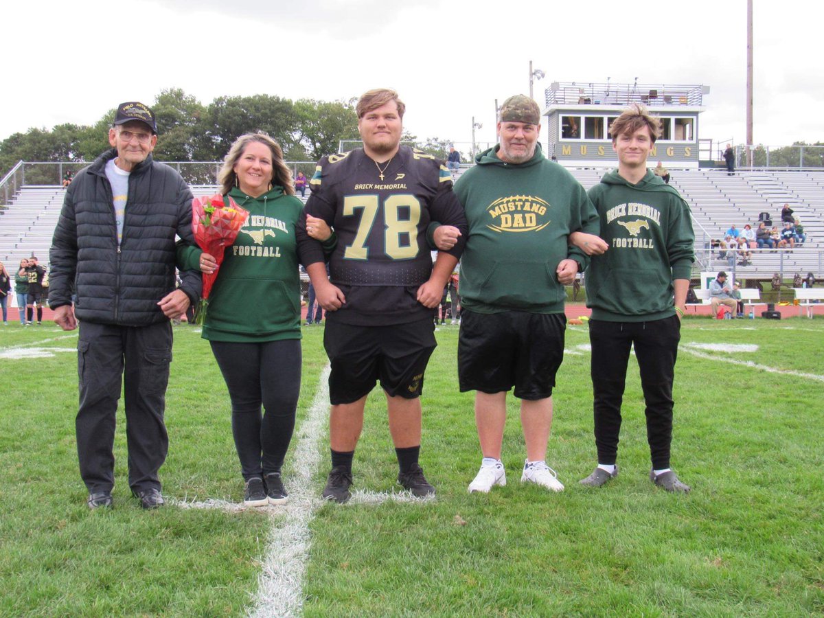 jgreet71's tweet photo. Thank you!!! @BrickMemorialFB @coachwcurrie https://t.co/i4yeI3AVRZ