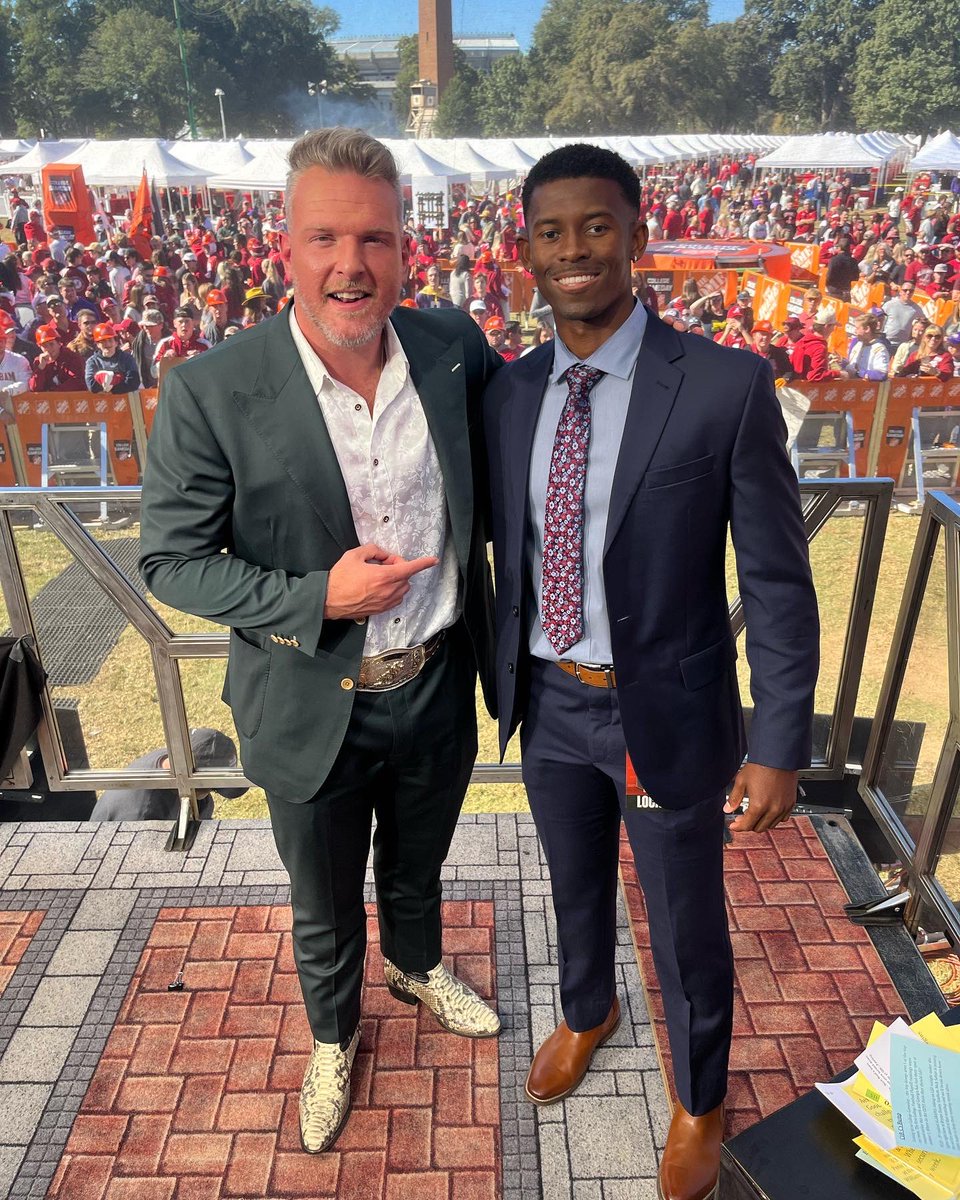 justinstuckey1's tweet photo. Had a great time with @CollegeGameDay yesterday. Big shoutout to my guy @ReceDavis for having me and providing the opportunity to learn beside him and the crew. It’s a surreal feeling being behind the scenes of a show I grew up watching. I’ll be infront of the camera soon🙏🏾 https://t.co/5XYefCRUSz