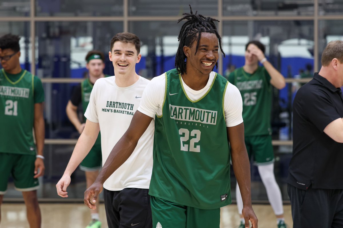 DartmouthMBB tweet picture