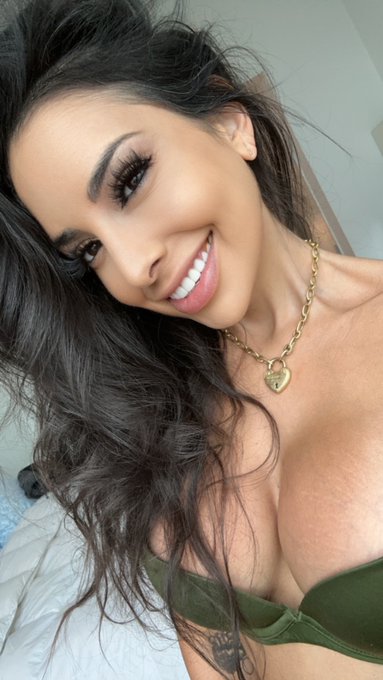 I'm ready for you tonight, come hang out! 😈https://t.co/Jt1GYQLXIQ https://t.co/mrAp9ZIOIf