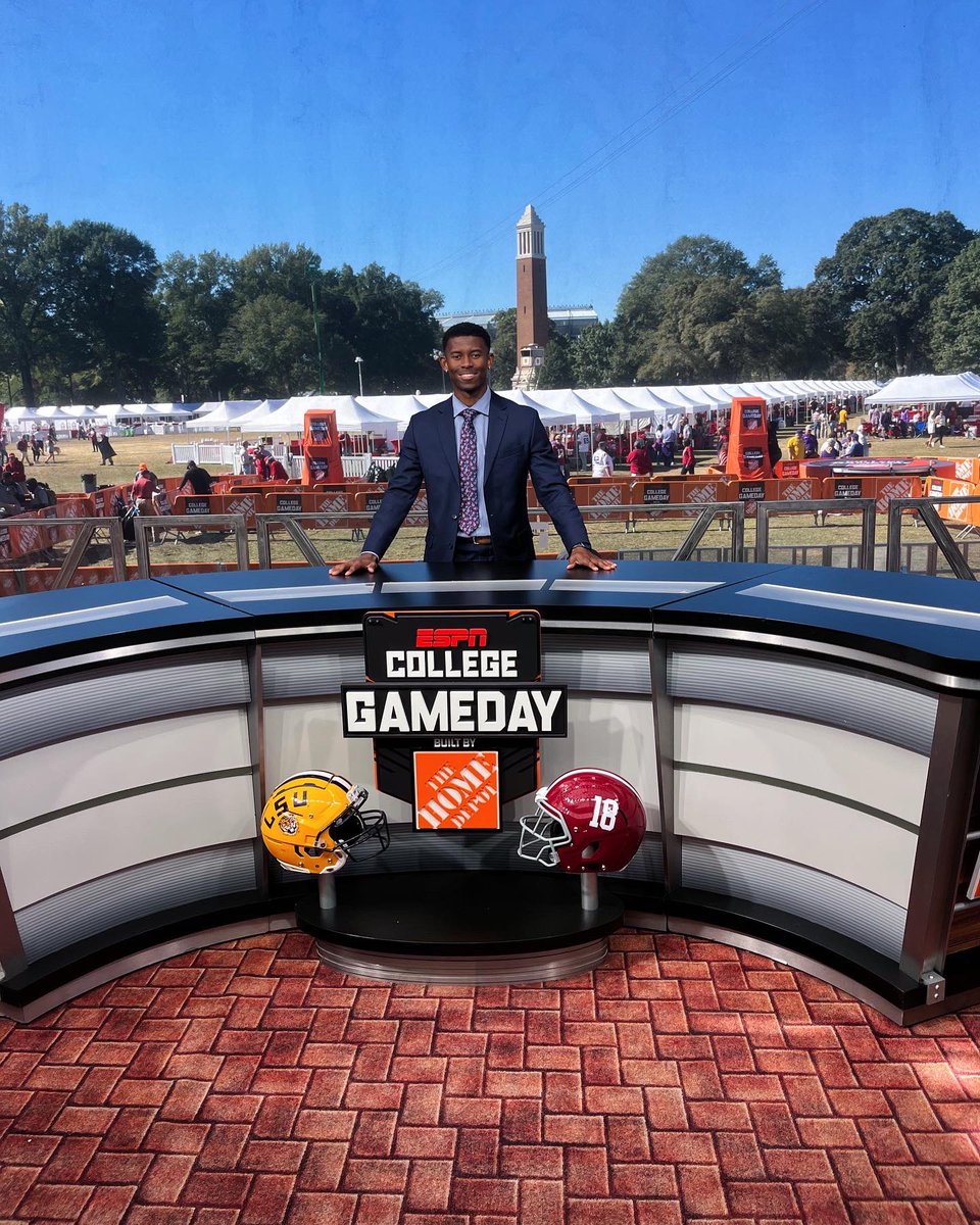 justinstuckey1's tweet photo. Had a great time with @CollegeGameDay yesterday. Big shoutout to my guy @ReceDavis for having me and providing the opportunity to learn beside him and the crew. It’s a surreal feeling being behind the scenes of a show I grew up watching. I’ll be infront of the camera soon🙏🏾 https://t.co/5XYefCRUSz