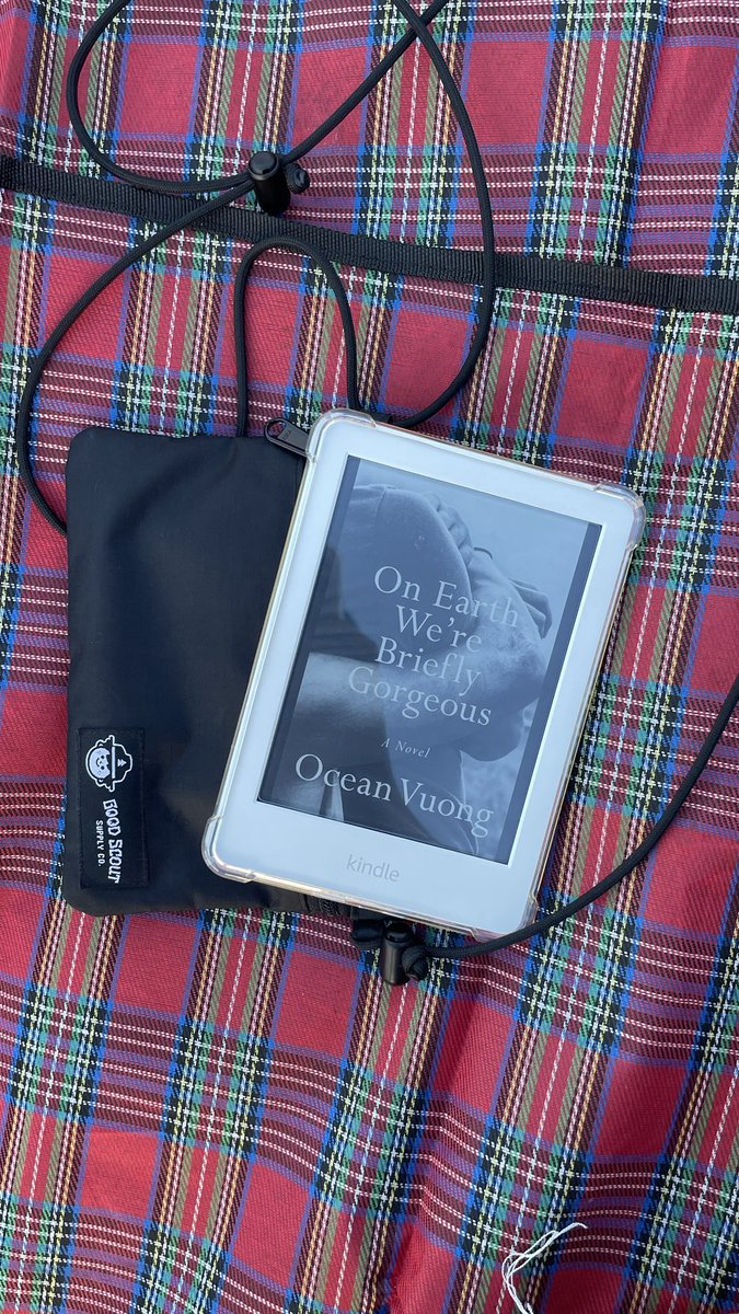 litfaerie's tweet photo. november 1 and 2 reads ✨
different cemetery, different books https://t.co/POwCoZ0pjW